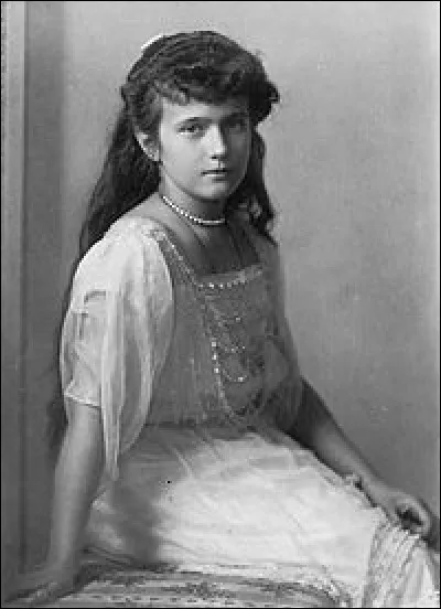 Pourquoi Anastasia Nikolaïevna de Russie se reconvertit-elle au catholicisme alors qu'elle est de base orthodoxe ?