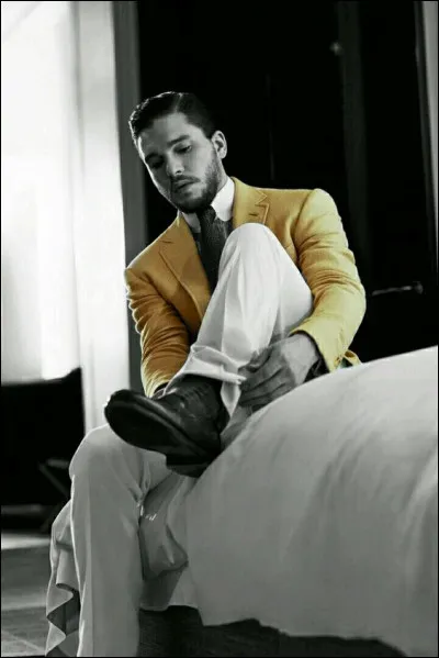 Voici un extrait de sa chanson "Pari à l'hôtel" : "Je deviens fou dans cette chambre dhôtel, accompagné par celle qui nest pas toi". Qui est l'interprète ?