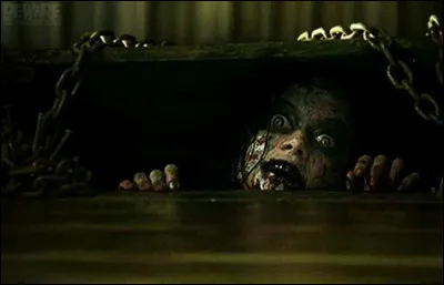 De quel démon trouve-t-il une statuette ?