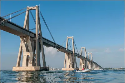 Quel est ce pont &agrave; haubans (8 678 m) au V&eacute;n&eacute;zu&eacute;la qui relie la ville de Maracaibo au continent et qui porte le nom d'un g&eacute;n&eacute;ral h&eacute;ros de la guerre d'ind&eacute;pendance ?