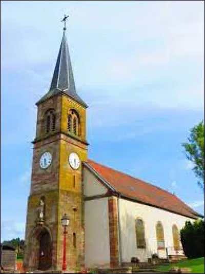 Nous terminons notre balade au pied de l'&eacute;glise Saint-Charles, &agrave; Vilsberg. Village de l'aire urbaine de Phalsbourg, il se situe dans le d&eacute;partement ...