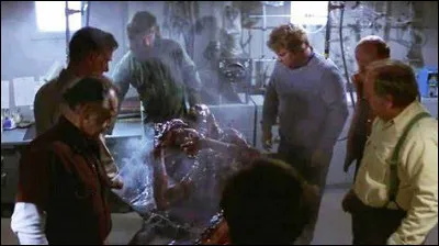 Comment le maître-chien de la station s'appelle-t-il ?