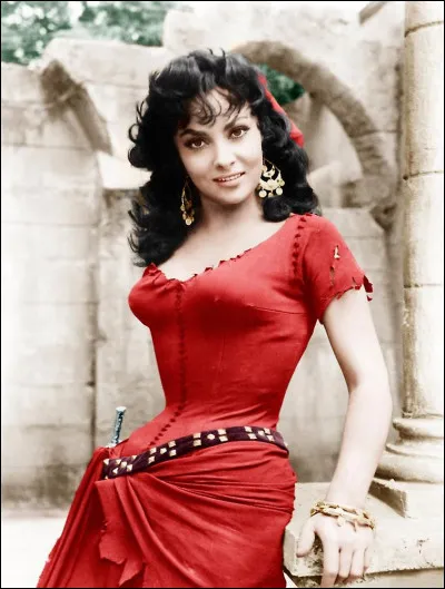 Dans le roman de Victor Hugo, quel animal accompagne la gitane nommée Esmeralda ?