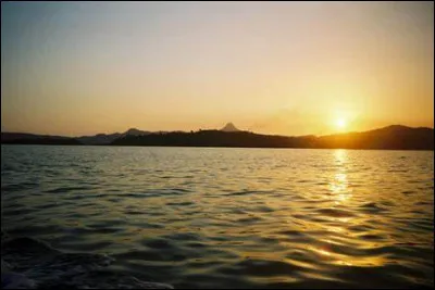 Quel animal est attaché lors de la pratique du ngoma nyombé ?