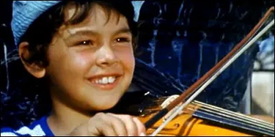 Comment se prénomme l'enfant qui se lie d'amitié avec un poney dans "Poly à Venise" ?