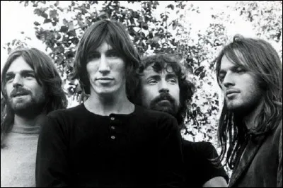 Quel est le nom de ce groupe, interprète de la chanson ''One Slip'' composée par David Gilmour ?