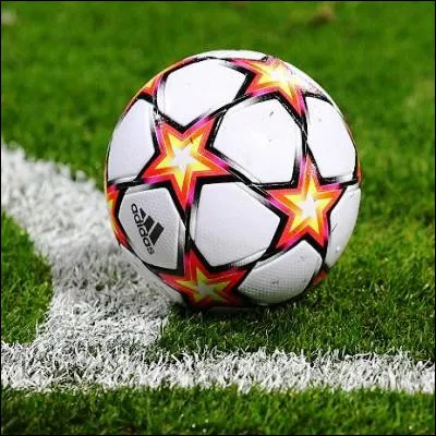 En football, quelle action consiste en une s&eacute;rie de crochets ?