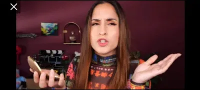 Qui est cette youtubeuse ?