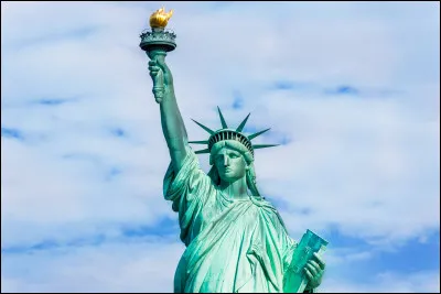 Combien de fen&ecirc;tres y a-t-il dans la couronne de la statue ?