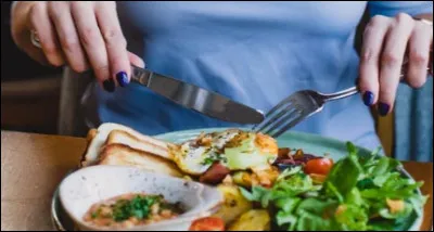 Manges-tu dans ta chambre ?