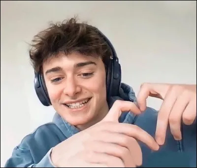 Quel est le nom du chien quil a adopté en 2017 ?