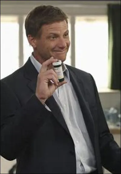 Dans la série, quelle entreprise Tom ouvre-t-il ?