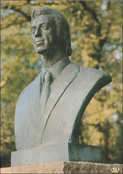 Quel sculpteur a r&eacute;alis&eacute; le buste de Luis Mariano, s'&eacute;levant sur sa tombe au cimeti&egrave;re d'Arcangues ?