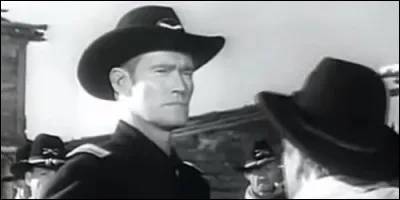 Pour quelle raison le capitaine de cavalerie Jason McCord est-il renvoyé de l'armée américaine dans "Le Proscrit" ?