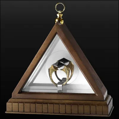 Qu'est-il gravé sur la bague ?