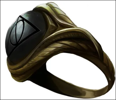 Avec quel meurtre Voldemort a-t-il créé lHorcrux de la bague ?
