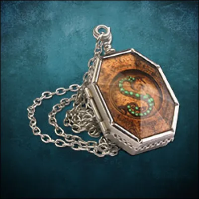 Pour quel prix Merope Gaunt, la mère du petit Tom, a-t-elle vendu le médaillon ?