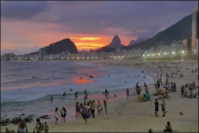 Copacabana : o&ugrave; est situ&eacute;e cette plage, compt&eacute;e parmi les plus c&eacute;l&egrave;bres du monde ?