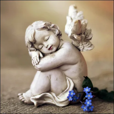 Tu es un ange, tu dois accomplir ta première mission, comment es-tu ?