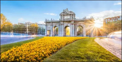 Madrid est la capitale de la/l'...