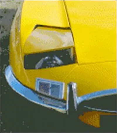 À qui appartient cet avant de batracien, équipé de phares escamotables dans les années 60 ?