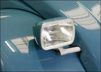 Mes phares avant furent ronds dans les années 50, puis rectangulaires en 74 et enfin ronds de nouveau dans les années 80. Que suis-je ?