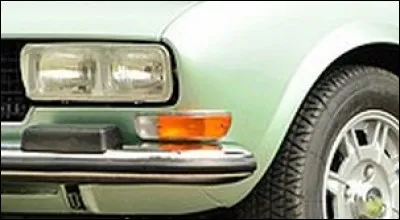 Je suis un coupé des années 80 et facilement identifiable à mes optiques avant avec un double phare. Que suis-je ?
