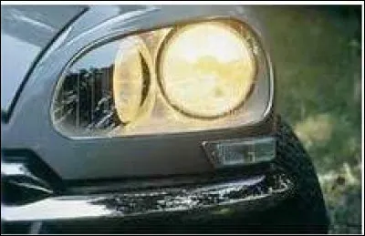 Pas question de strabisme mais bien d'une voiture capable de braquer les phares dans les virages. Que suis-je ?