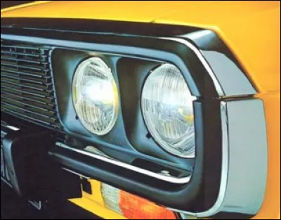 Quel véhicule coupé adopta un double optique dans les années 70 ?