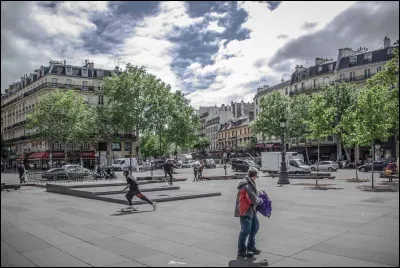 Quels arrondissements de Paris sont séparés par le boulevard du Temple ?