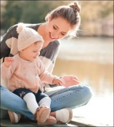 Ton enfant t'appelle car il a faim et tu es sortie faire les courses. Quelle est ta réaction ?