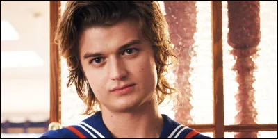 Comment s�appelle la fille qui travaille au magasin de glaces avec Steve ?