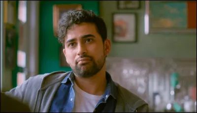 Qu'est-ce qu'elle commande à manger lors du rencard avec Ravi ?