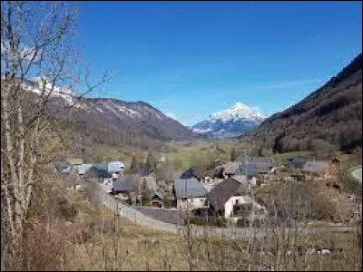 Nous sommes en Auvergne-Rhône-Alpes, au hameau de Routhennes, à Sainte-Reine. Commune de l'aire d'attraction Chambérienne, elle se situe dans le département ...