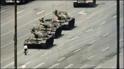 Histoire : Comment s'appelle cette place sur laquelle a été prise cette célèbre photographie ?