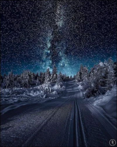 Dans quelle chanson parle-t-on de Sarah, qui n'avait pas 8 ans, dont la vie était douceur, rêves et nuages blancs ?