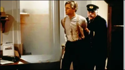 Qui est le personnage flouté sur cette image ?