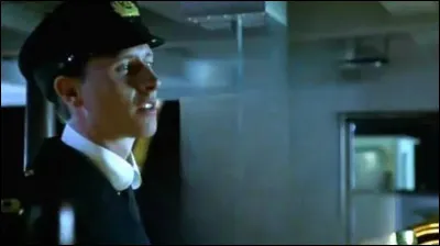 Qui est le personnage flouté sur cette image ?