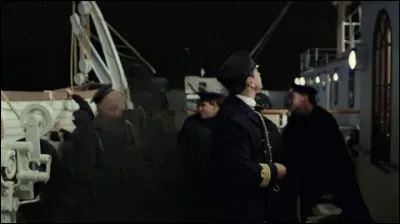 Qui est le personnage flouté sur cette image ?