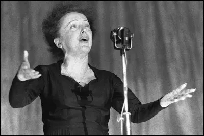 P comme Édith Piaf : 
Parmi ces chansons, combien sont d'Édith Piaf : 
"Non je ne regrette rien" ;
"À quoi ça sert l'amour" ;
"Sous le ciel de Paris" ?