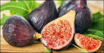 À quel mois mûrissent les premières figues, appelées ''figues fleurs'', ces petits fruits typiques des régions méditerranéennes ?