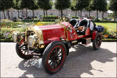 "Autour de moi", "Tire l'aiguille" et "au secours" sont des chansons de...