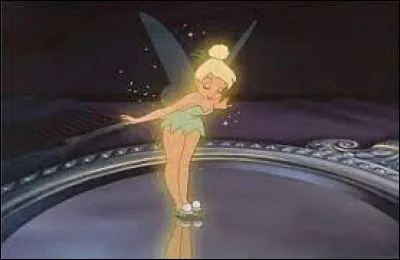 Pendant combien de temps Peter Pan décide-t-il de bannir la fée Clochette pour avoir voulu tuer Wendy ?