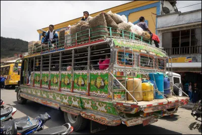 Ville : Comment s'appelle ce minibus que l'on peut croiser dans les villes colombiennes ?