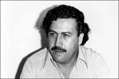Personnalité : Quelle information sur Pablo Escobar est inexacte ?