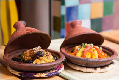 Gastronomie : Quel ingrédient n'entre pas dans la composition du Tajine ?