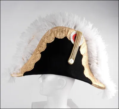 Comment se nomme le premier empereur à avoir porté un bicorne ?