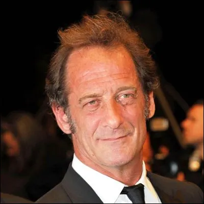 Quelle actrice apparue dans la saga OSS 117 joue la femme de Vincent Lindon dans le film "Mademoiselle Chambon" ?