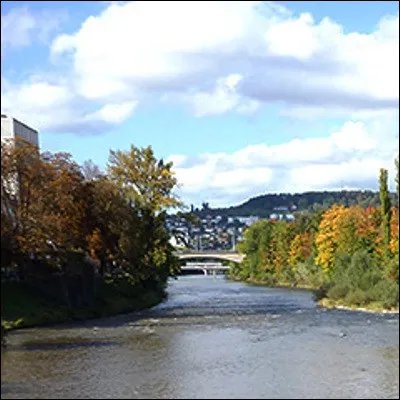 Quel mot l�abb&eacute; Jean-Baptiste de La Chapelle a-t-il donn&eacute; en 1775 &agrave; son invention permettant &agrave; des soldats de traverser des cours d�eau ?