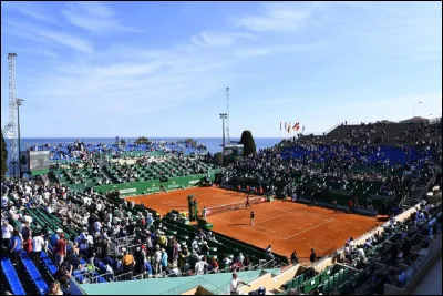 En tennis, quel tournoi ne fait PAS partie des tournois majeurs ?